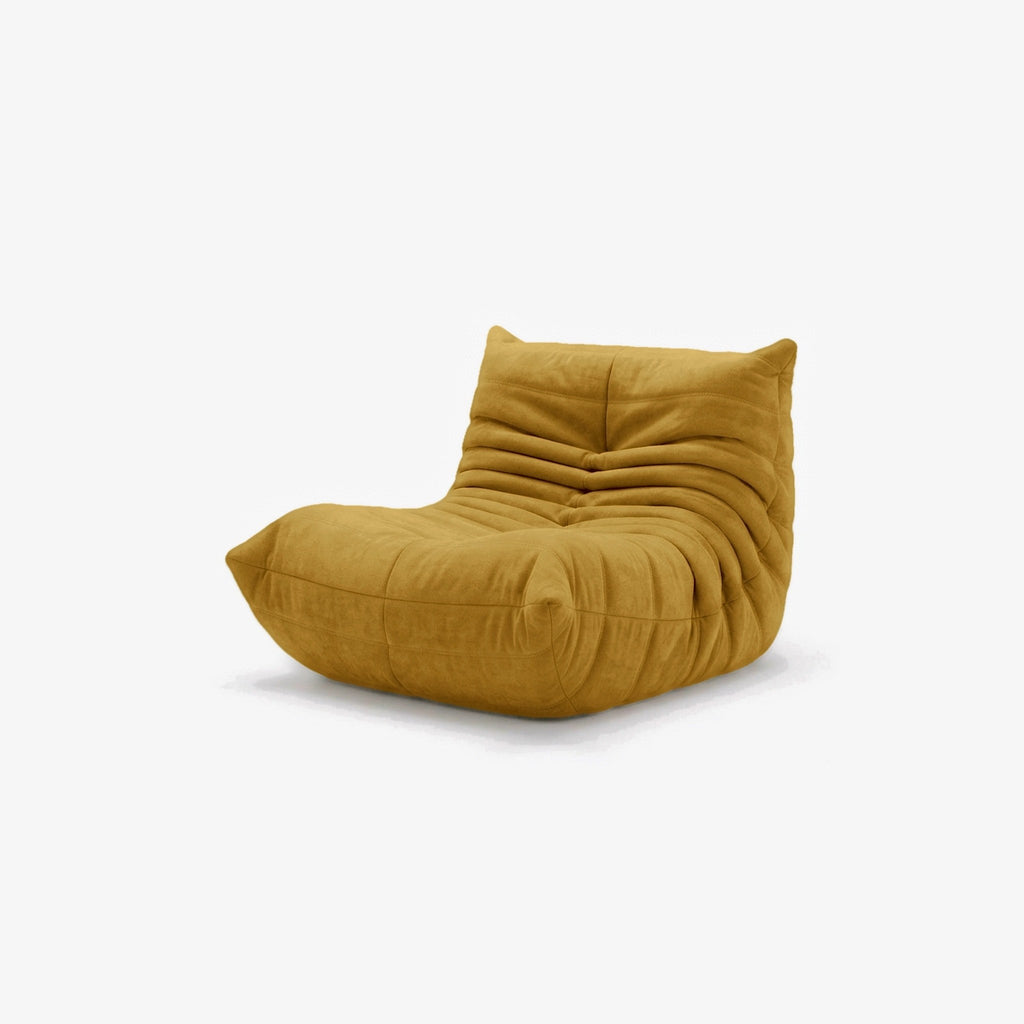 Fauteuil BALTAZAR effet daim Curry, vue de trois-quarts avant