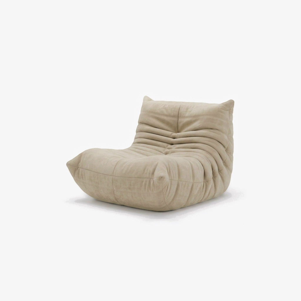 Fauteuil BALTAZAR effet daim Sable, vue de trois-quarts avant